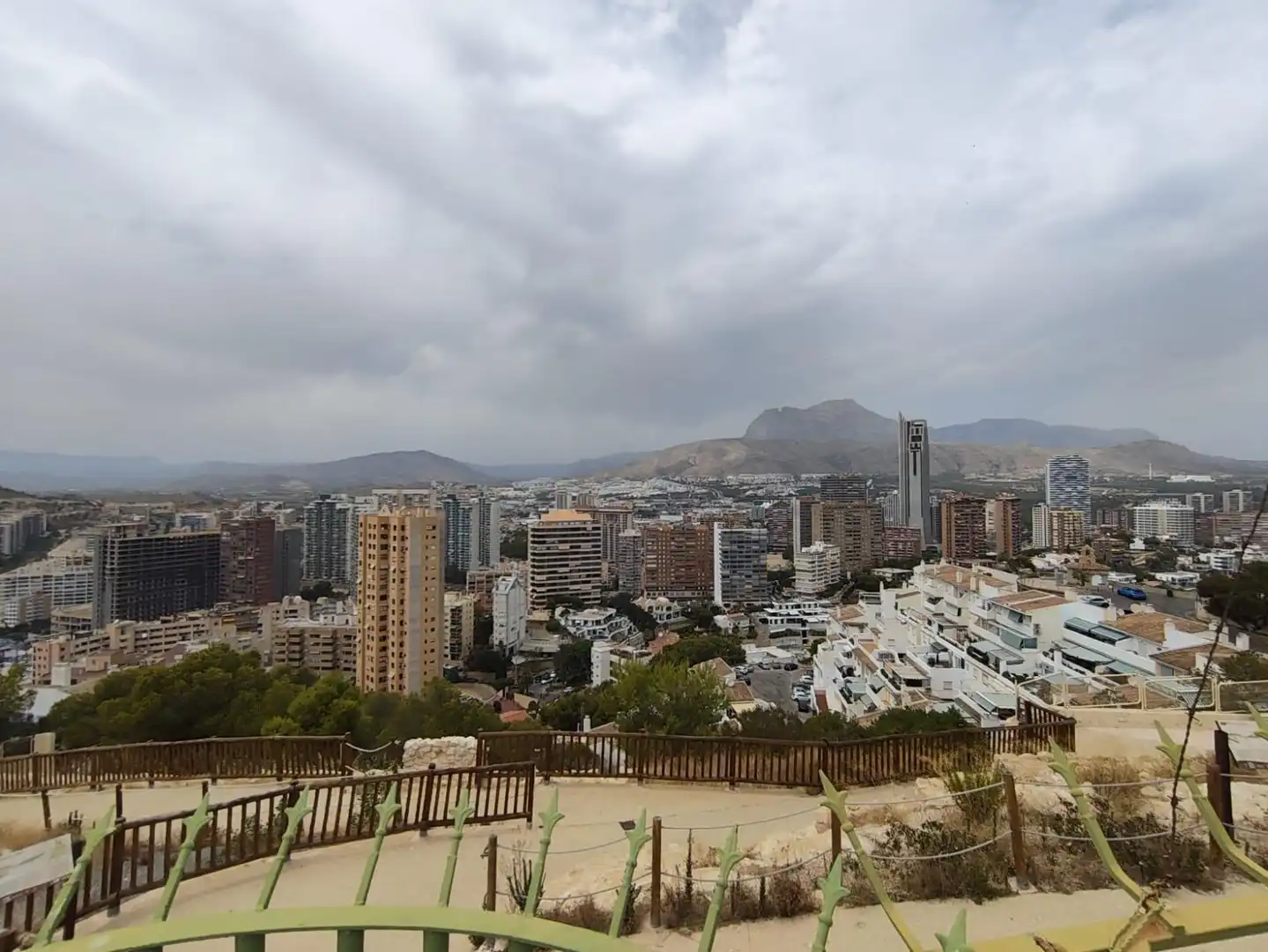 Vista exterior de Apartamento en venta en Benidorm con Aire acondicionado, Terraza y Balcón