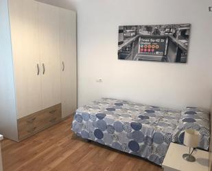 Bedroom of Apartment to share in  Granada Capital  with Air Conditioner