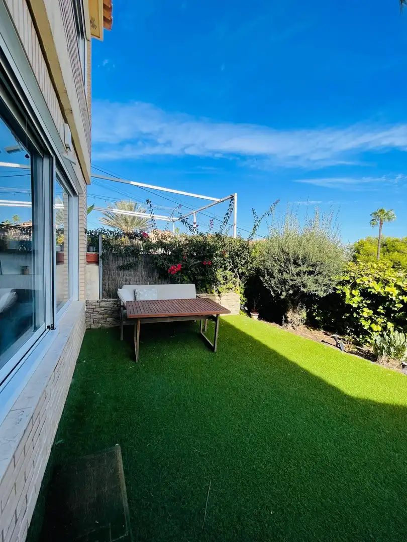 Terrassa de Casa adosada de lloguer en Alicante / Alacant amb Aire condicionat, Jardí privat i Terrassa