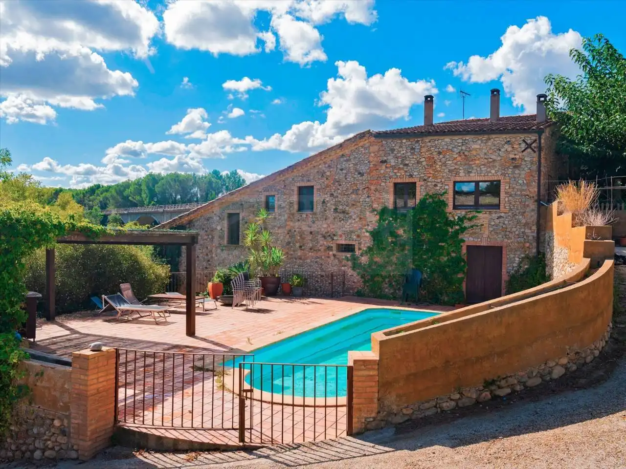 Piscina de Finca rústica en venta en Sant Miquel de Fluvià con Aire acondicionado, Calefacción y Terraza