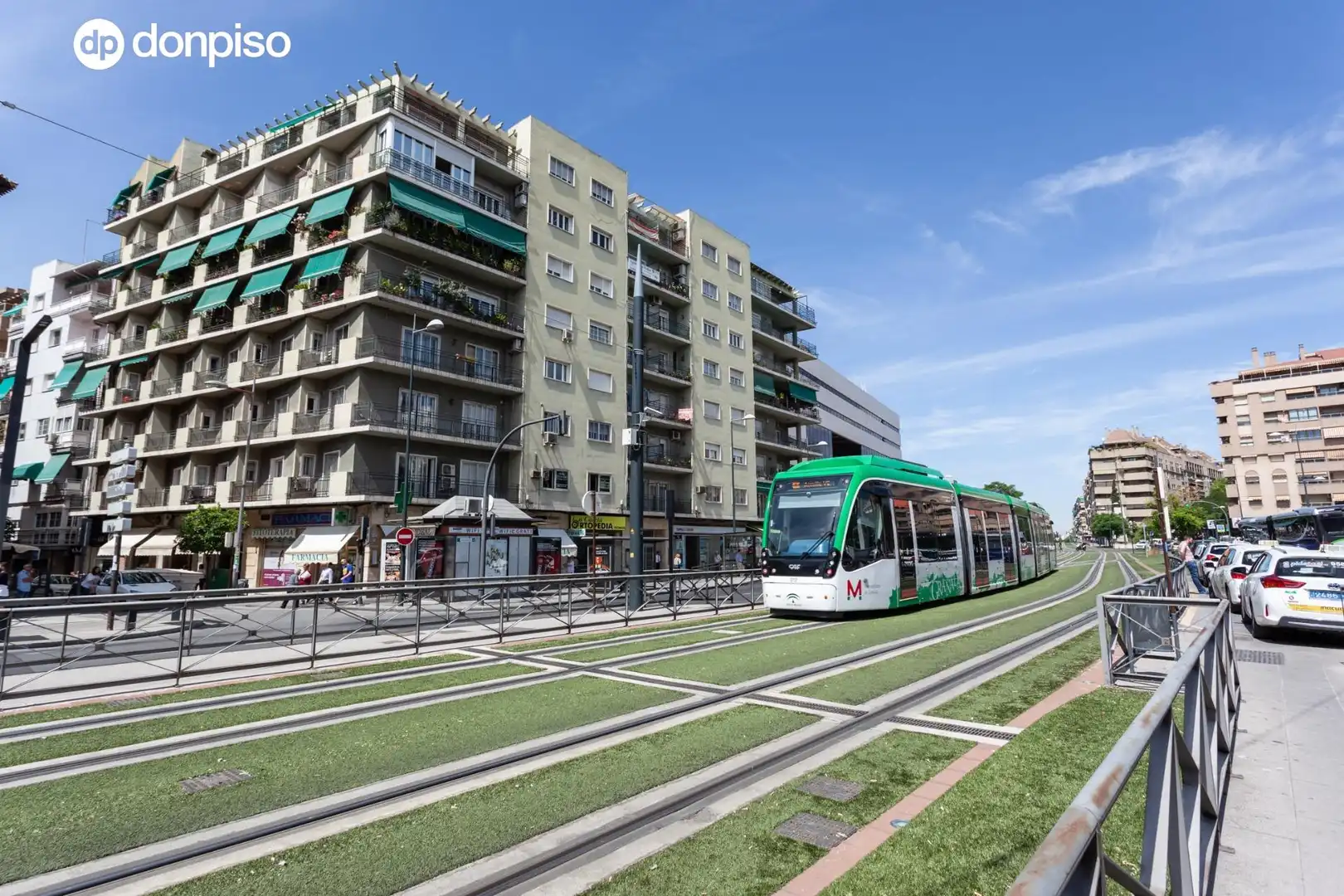 Vista exterior de Dúplex en venda en Granada amb Aire condicionat, Calefacció i Traster