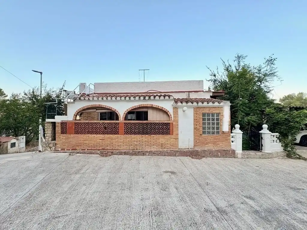 Detached house with pool for sale in Urbanizaciones