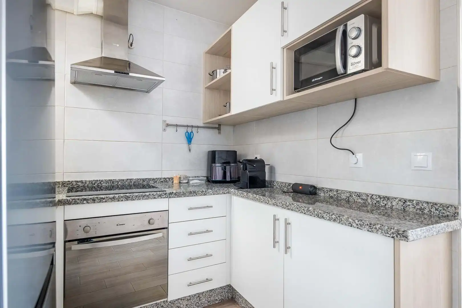 Kitchen of Flat for sale in Sevilla  with Air Conditioner, Terrace and Storage room