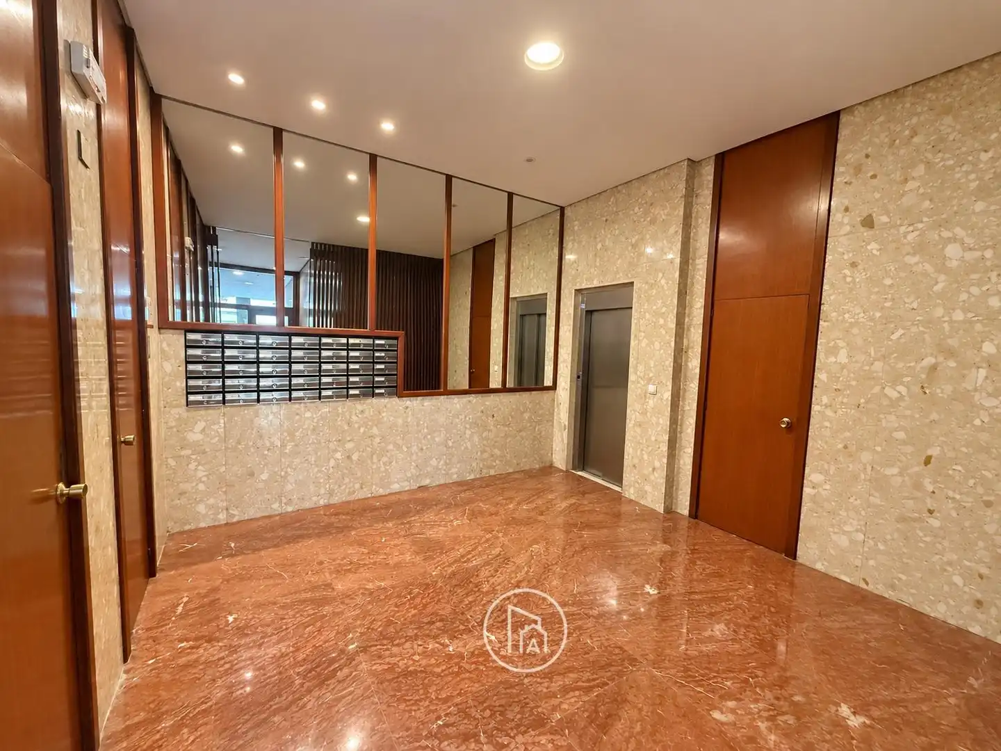 Wohnung zum Verkauf in Valencia mit Klimaanlage, Terrasse und Balkon