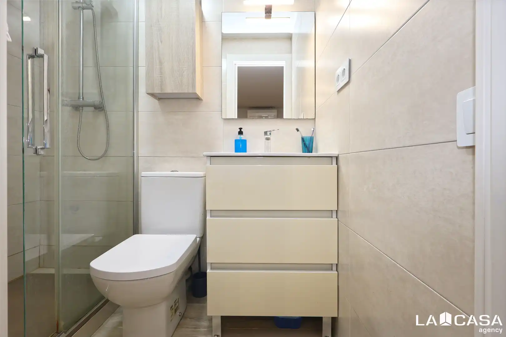 Baño de Planta baja en venta en L'Hospitalet de Llobregat