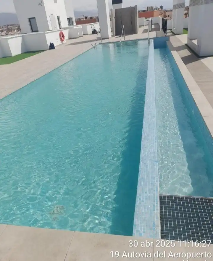 Piscina de Piso de alquiler en Almería con Terraza, Amueblado y Piscina comunitaria