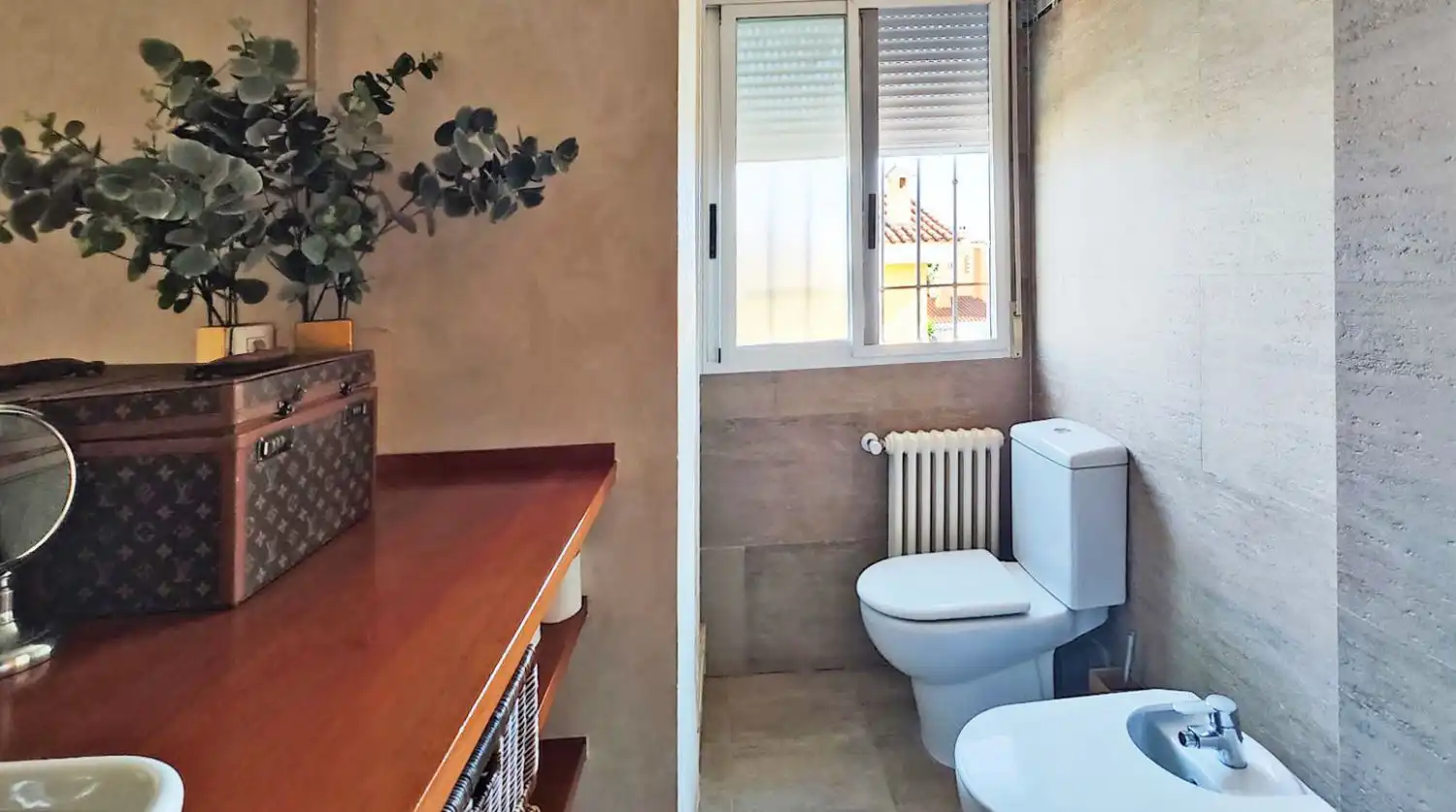 Bany de Casa o xalet en venda en Benicasim / Benicàssim amb Aire condicionat, Calefacció i Jardí privat