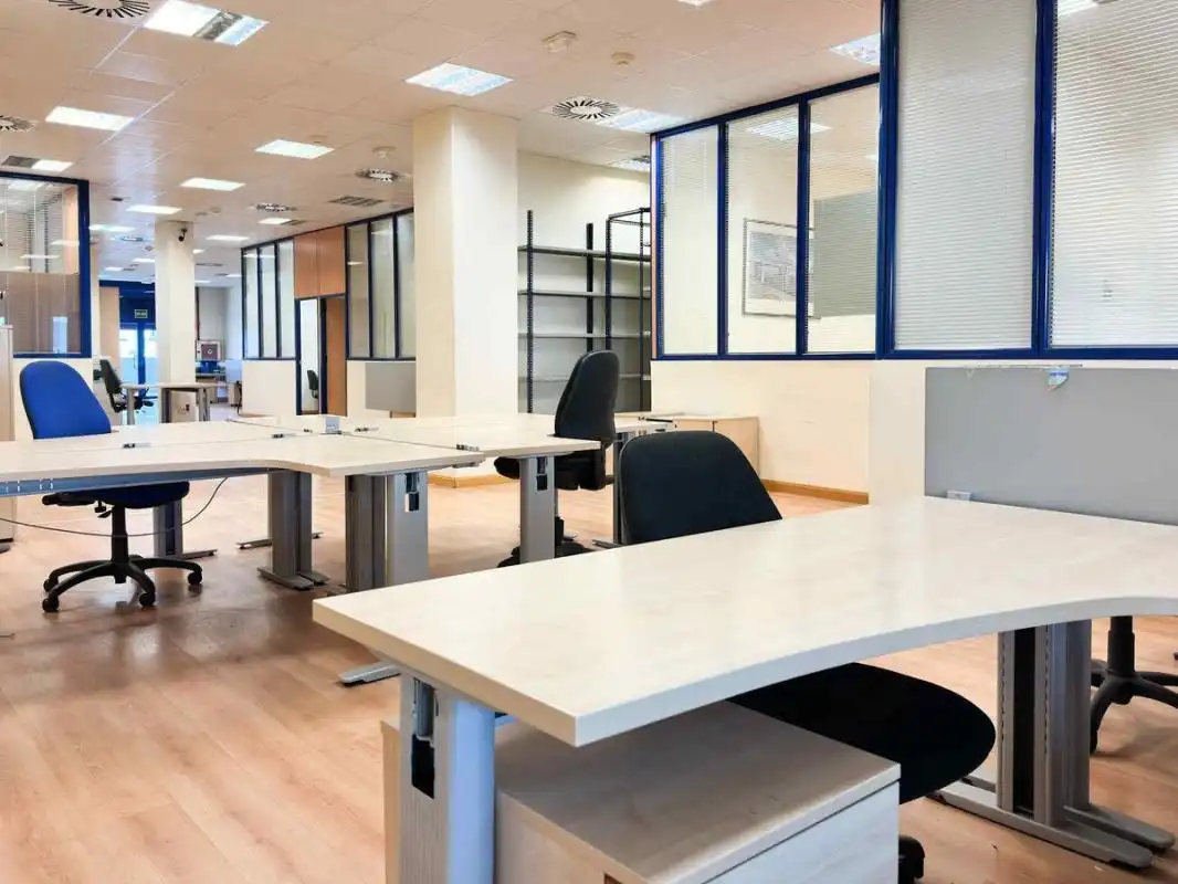 Bureau avec ascenseur à vendre à Calle de Isabel Colbrand, imagen 4