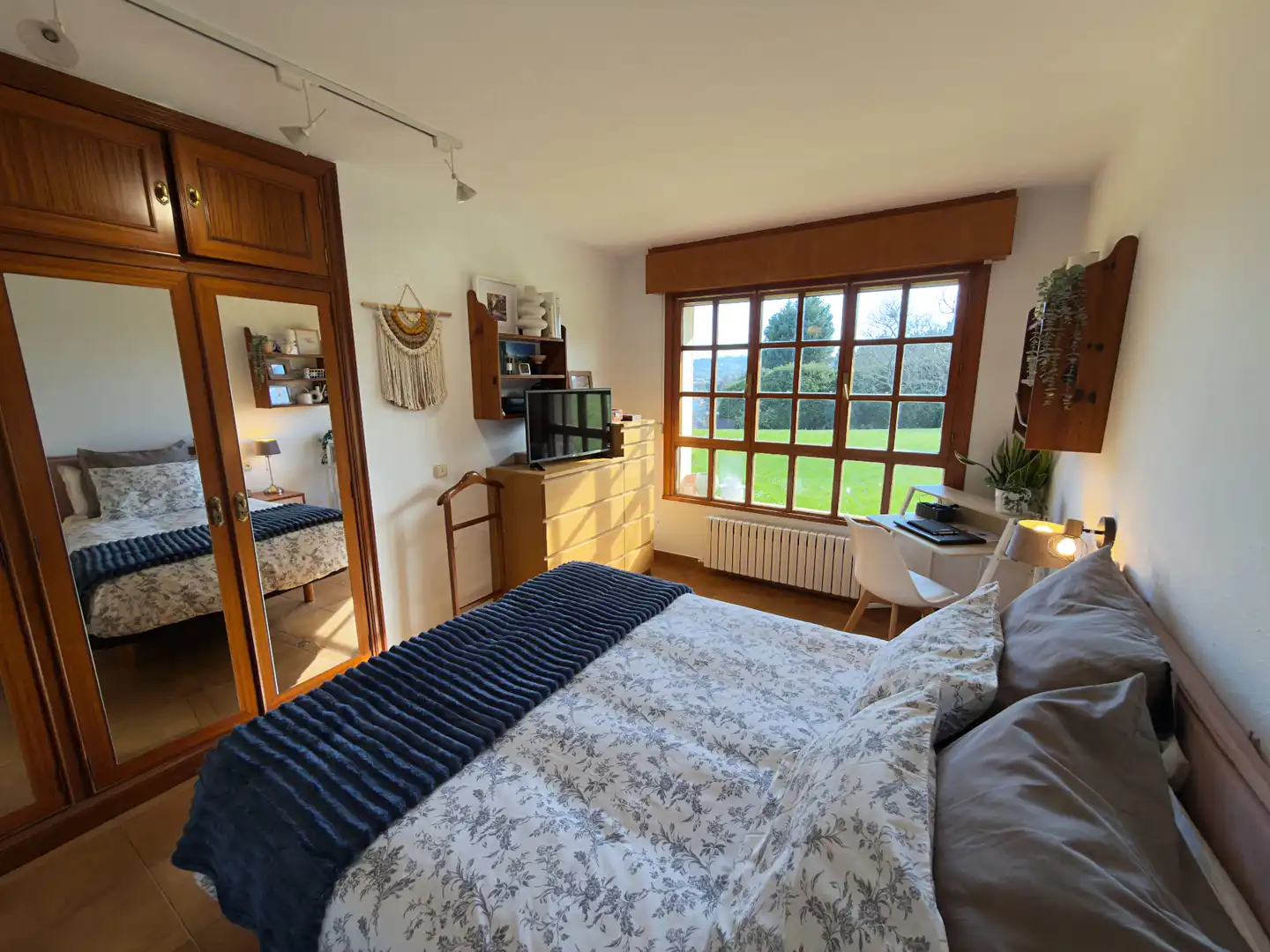 Dormitori de Casa o xalet en venda en Gijón  amb Calefacció, Parquet i Terrassa