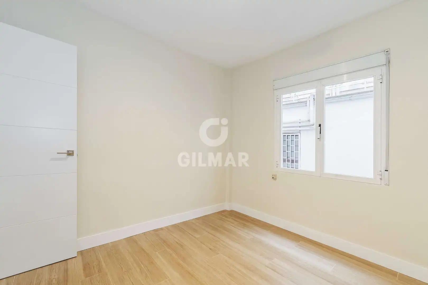 Habitación de Piso en venta en Madrid con Calefacción