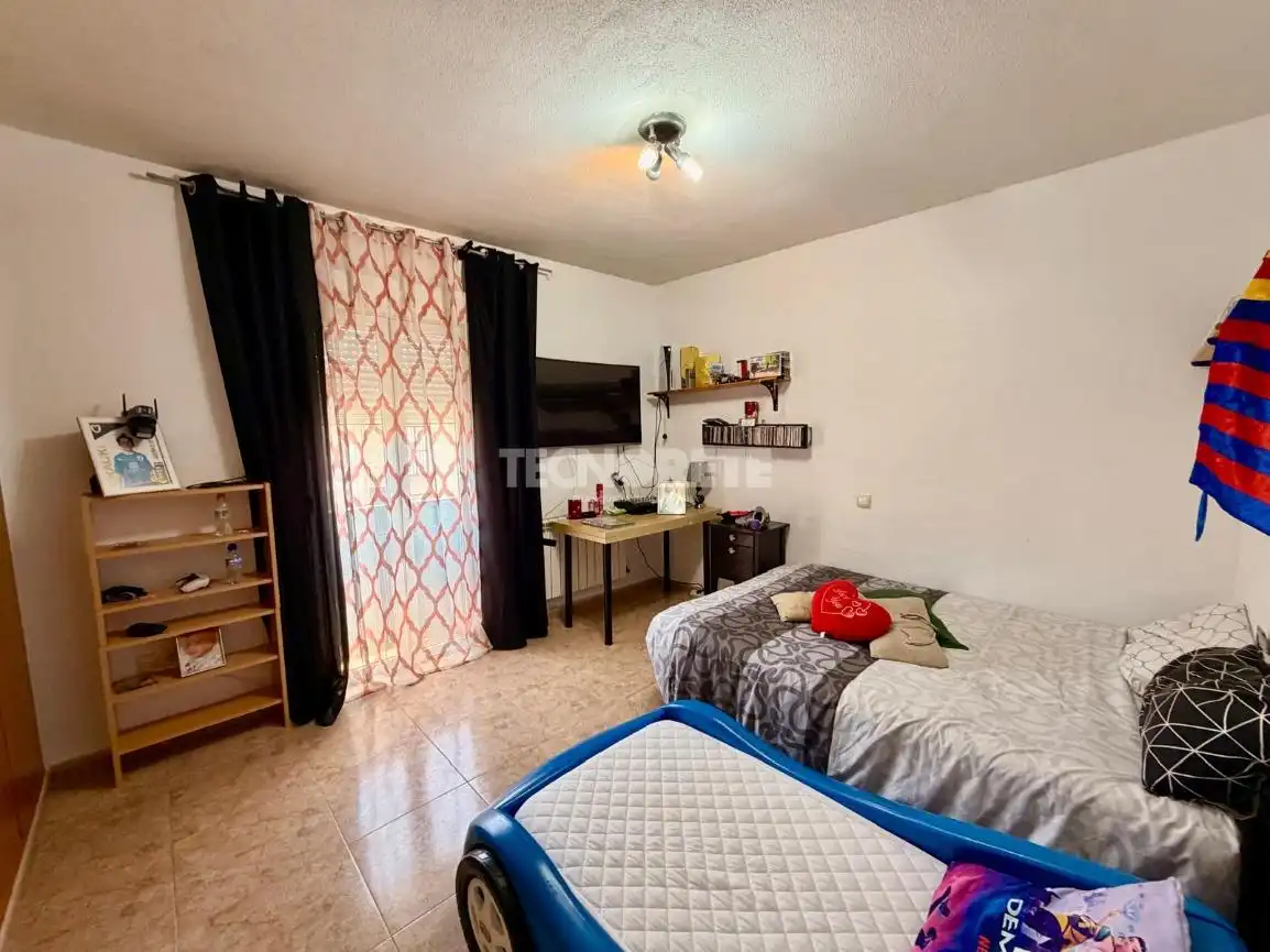 Habitación de Casa adosada en venta en Illescas con Aire acondicionado