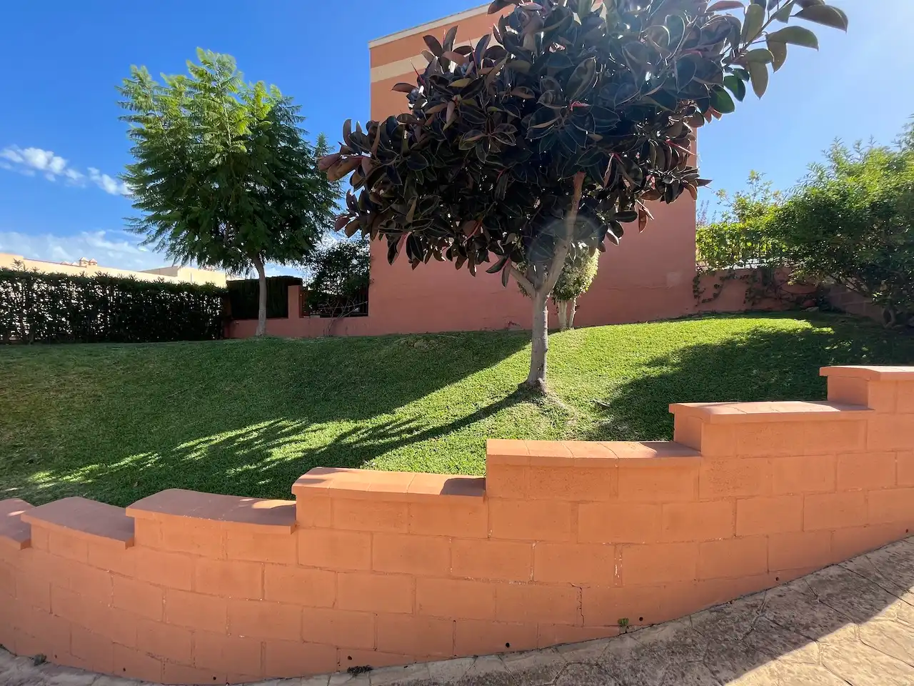 Vista exterior de Casa adosada en venta en Vélez-Málaga con Aire acondicionado, Calefacción y Jardín privado