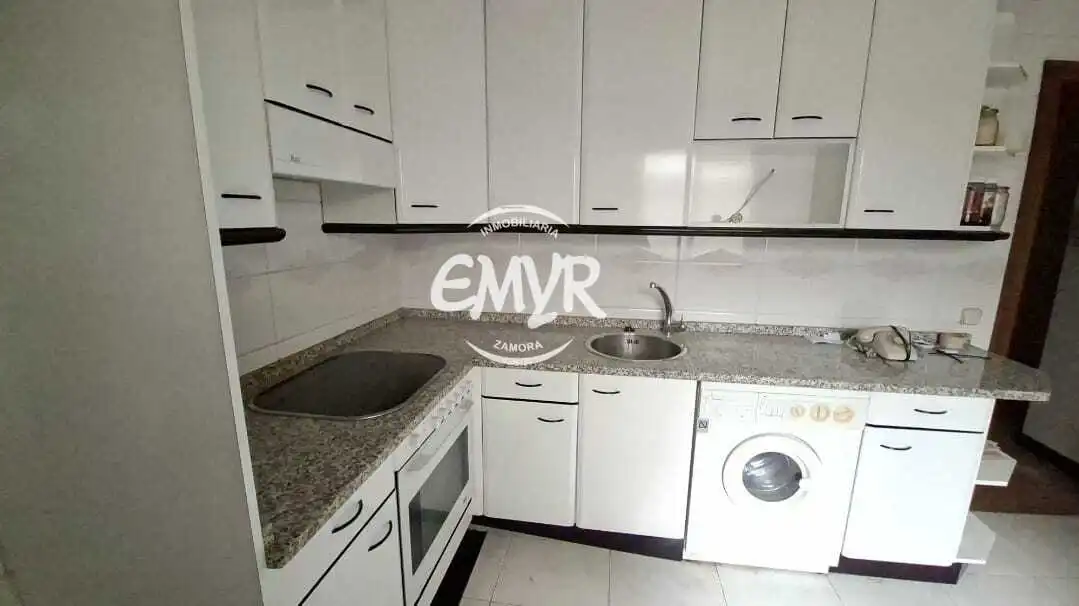 Kitchen of Flat for sale in Zamora Capital   with Terrace, Storage room and Balcony