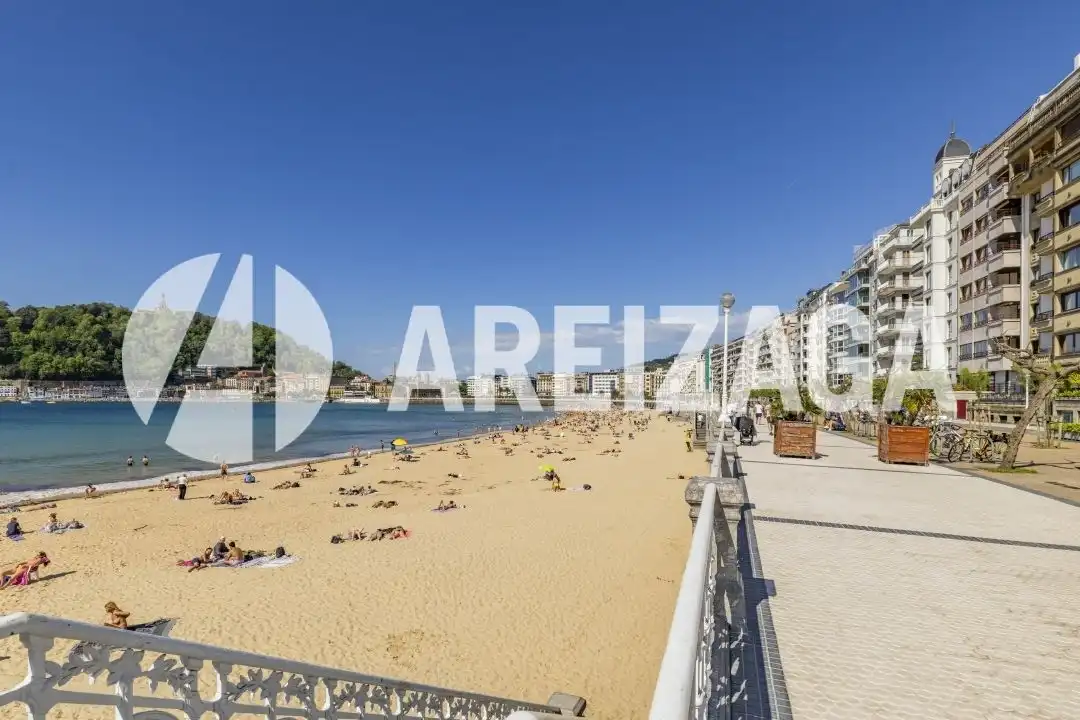 Vista exterior de Piso en venta en Donostia - San Sebastián  con Calefacción, Terraza y Balcón