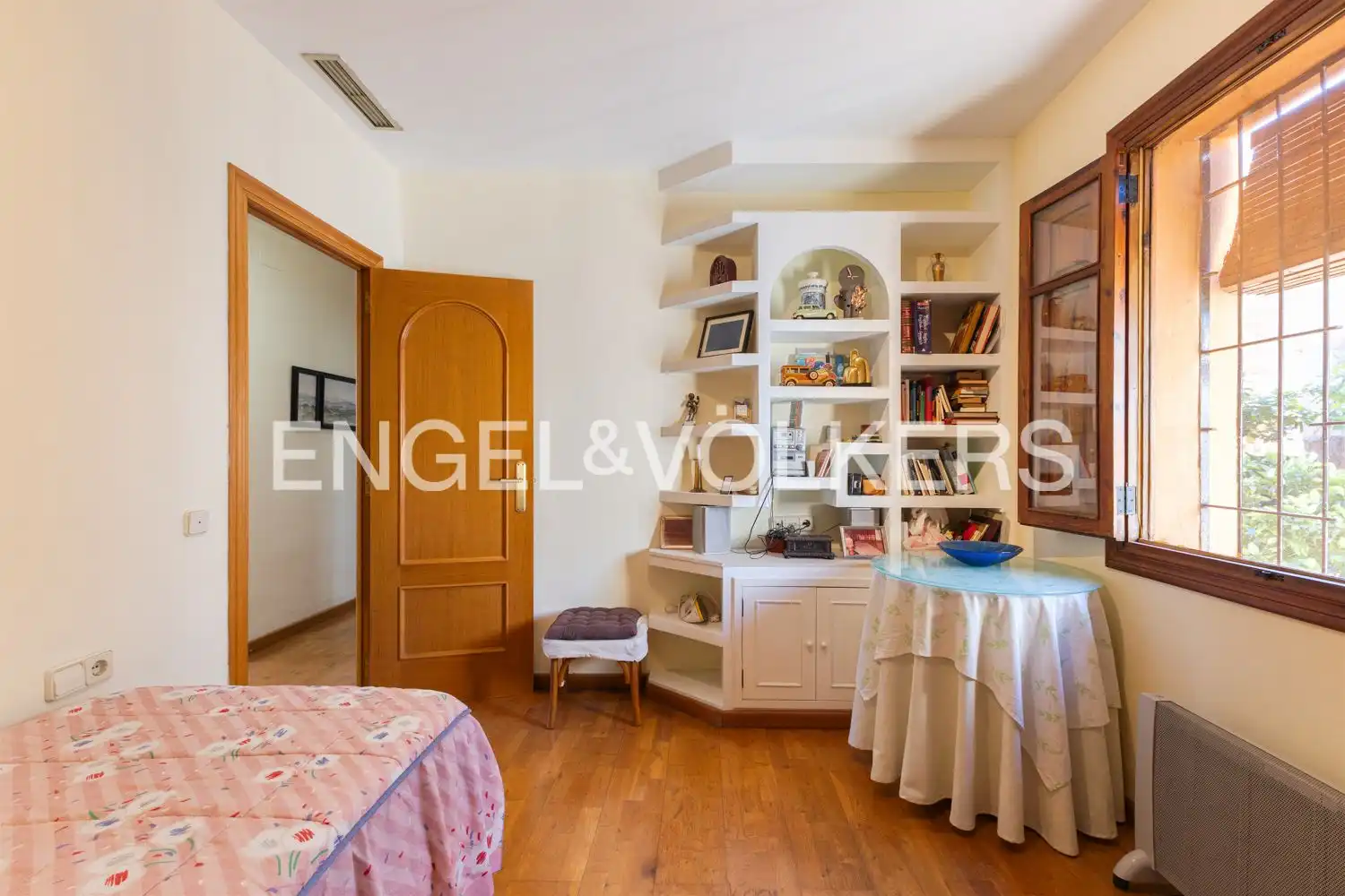 Habitación de Casa o chalet en venta en Paterna con Aire acondicionado, Calefacción y Jardín privado