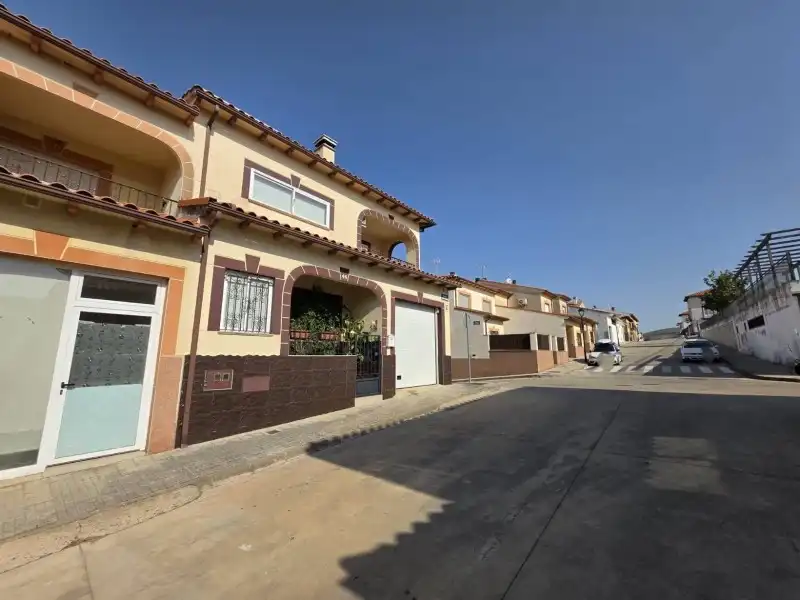 Vista exterior de Casa o xalet en venda en Malpartida de Plasencia amb Aire condicionat, Calefacció i Jardí privat