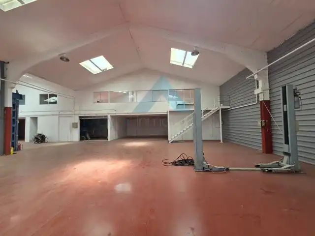 Fabrikhallen zur Miete in Alcalá de Henares mit Alarm