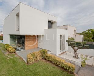 Vista exterior de Casa o xalet en venda en Paterna amb Aire condicionat, Calefacció i Jardí privat