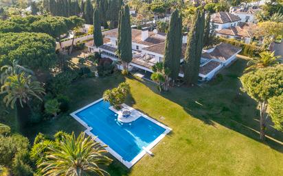 Jardí de Casa o xalet en venda en Marbella amb Aire condicionat i Piscina