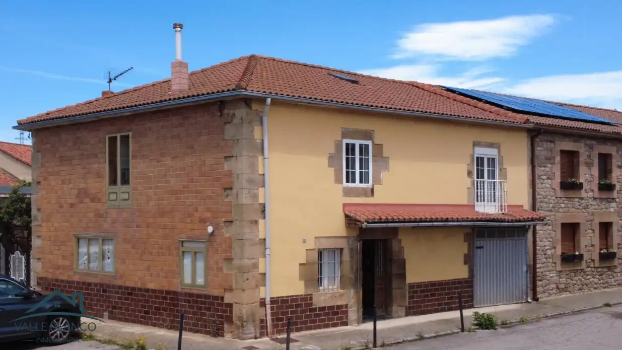 Casa amb jardí en venda a Campoo de Enmedio