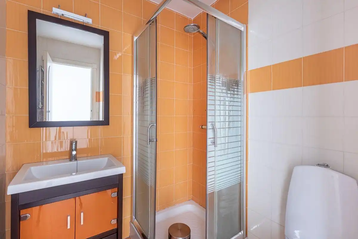 Bathroom of Flat for sale in Cenes de la Vega  with Air Conditioner and Storage room