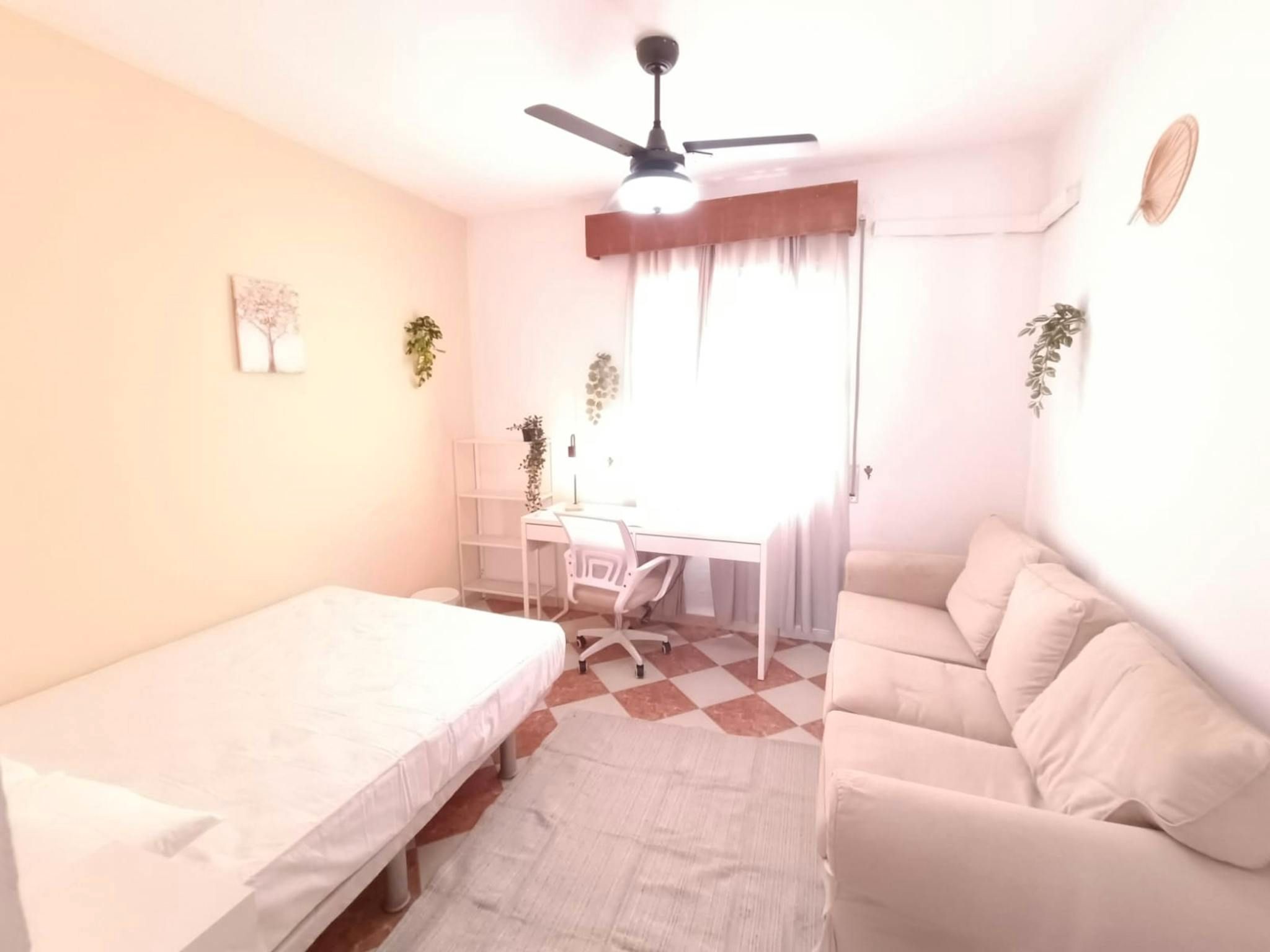Habitación de Piso para compartir en  Sevilla Capital con Lavadora