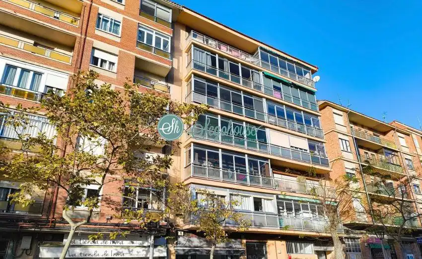 Vista exterior de Piso en venta en Segovia con Calefacción, Terraza y Amueblado