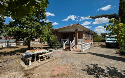 Vista exterior de Casa o xalet en venda en Cubillas de Santa Marta amb Terrassa