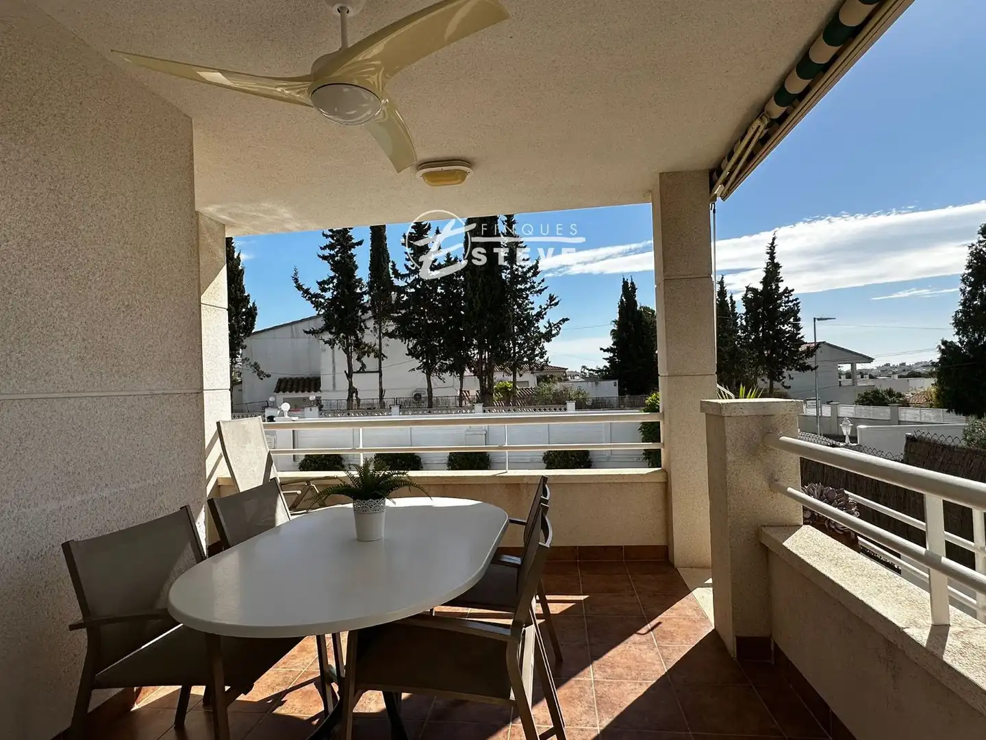 Vista exterior de Casa o chalet de alquiler en Calafell con Piscina y Amueblado