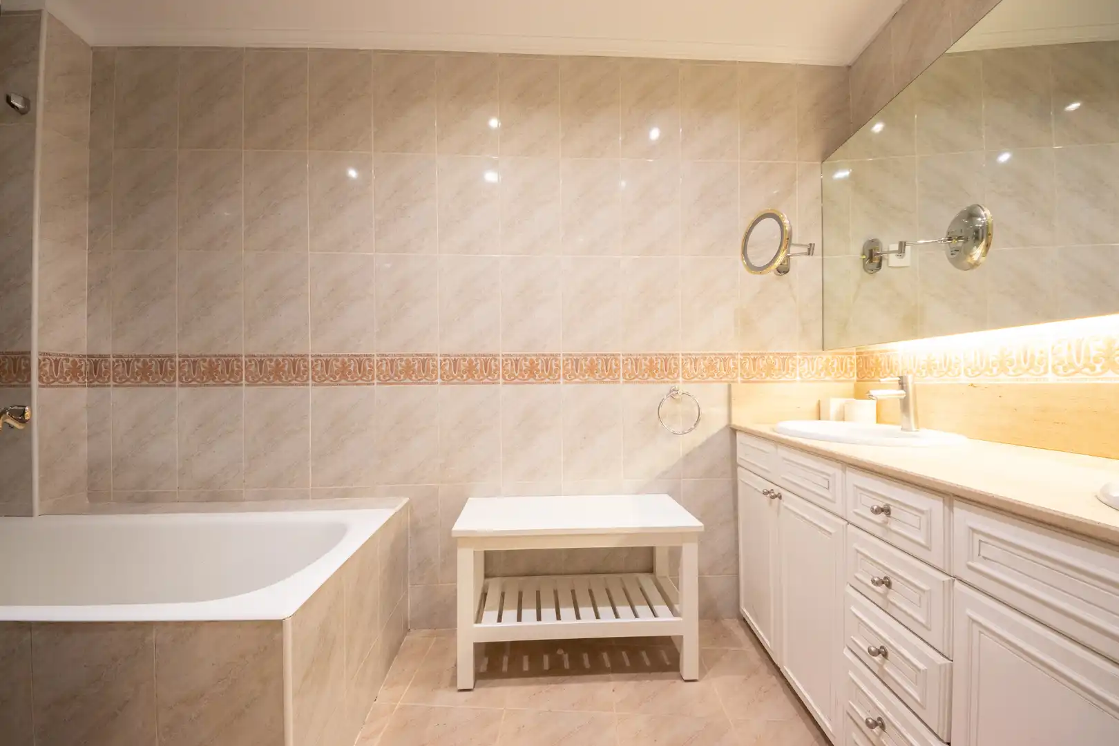 Bathroom of Flat for sale in Bilbao   with Heating, Oven and Washing machine