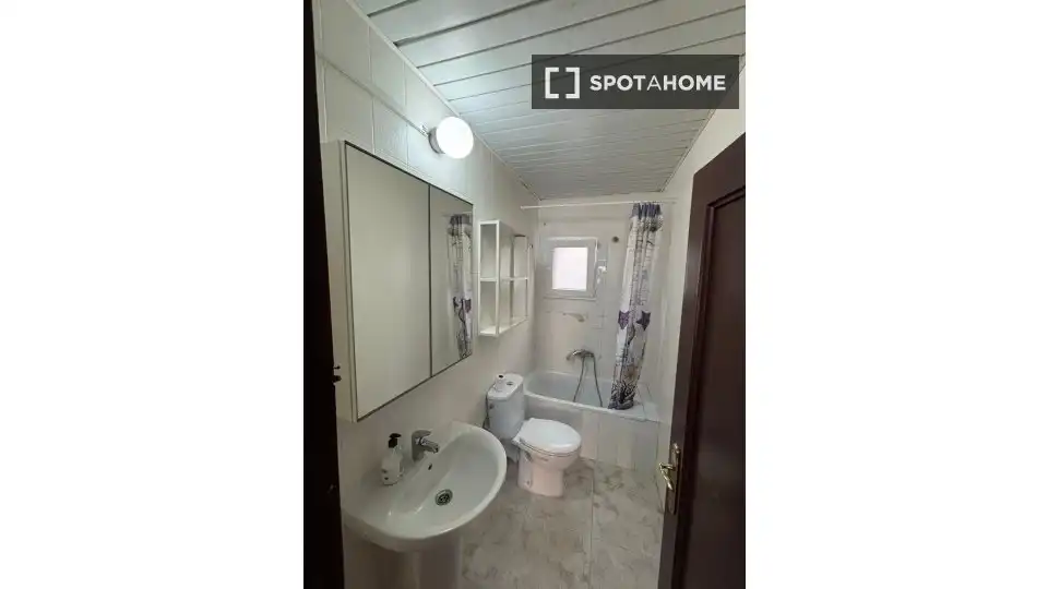 Badezimmer von Wohnung zur Miete in Barcelona mit Klimaanlage, Heizung und Möbliert