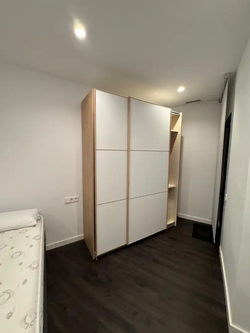 Schlafzimmer von Erdgeschoss zur Miete in Cornellà de Llobregat mit Klimaanlage, Heizung und Möbliert