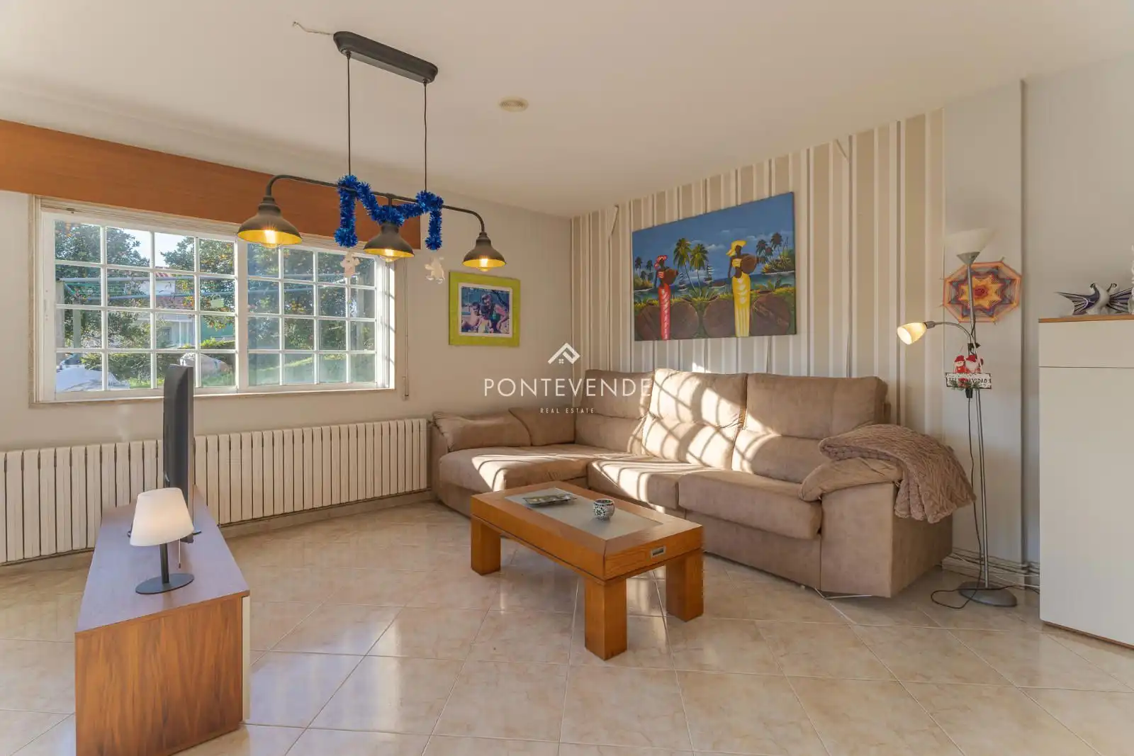 Living room of Houses for sale in Vilanova de Arousa  with Heating, Terrace and Swimming Pool
