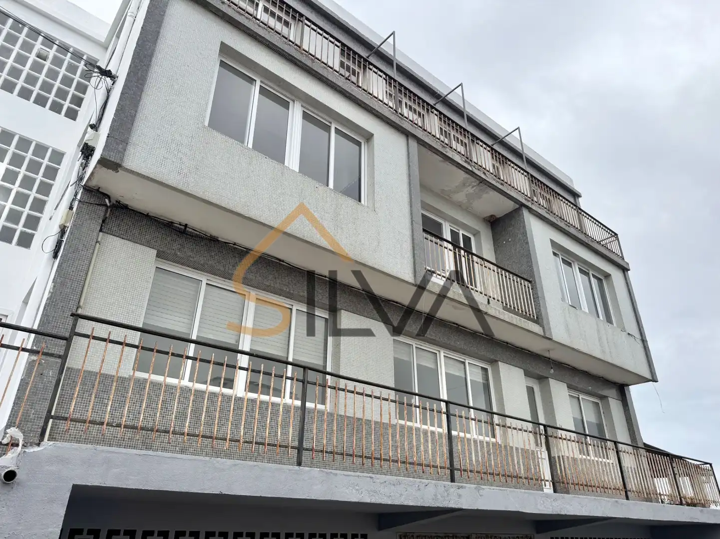 Außenansicht von Gebäude zum Verkauf in Oleiros mit Gemeinschaftspool