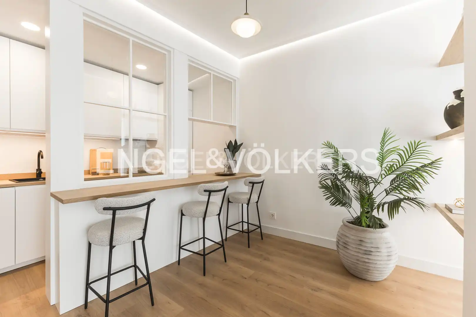 Flat for sale in Madrid  with Air Conditioner, Heating and Balcony