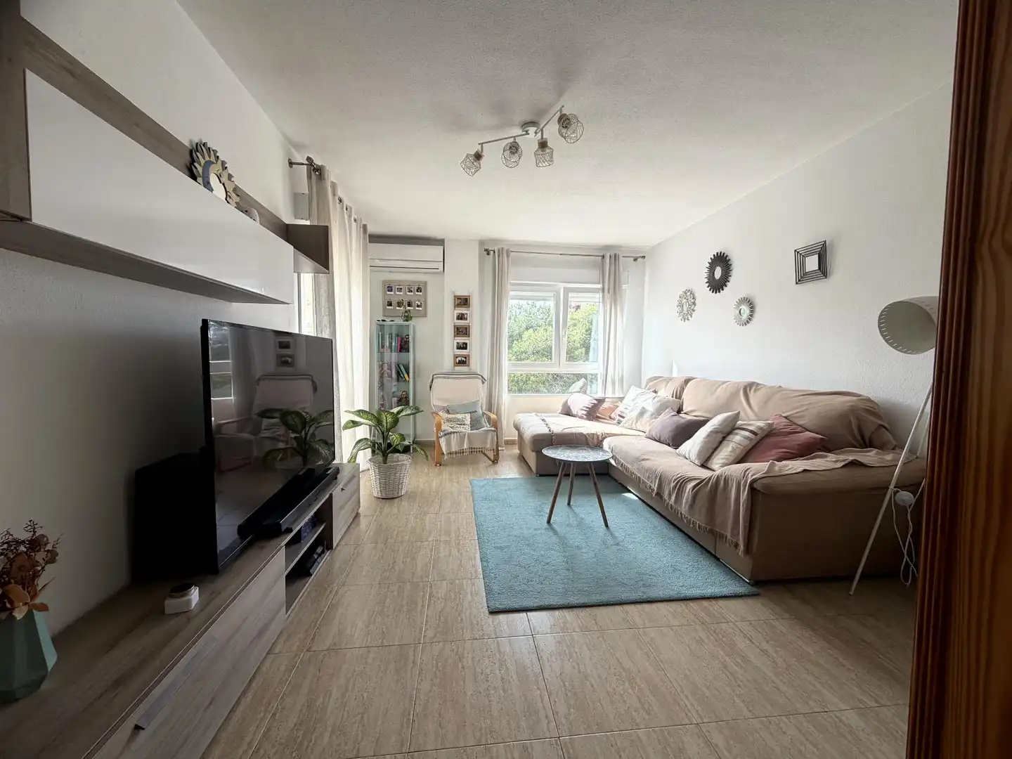 Sala d'estar de Apartament de lloguer en Cartagena amb Aire condicionat i Balcó