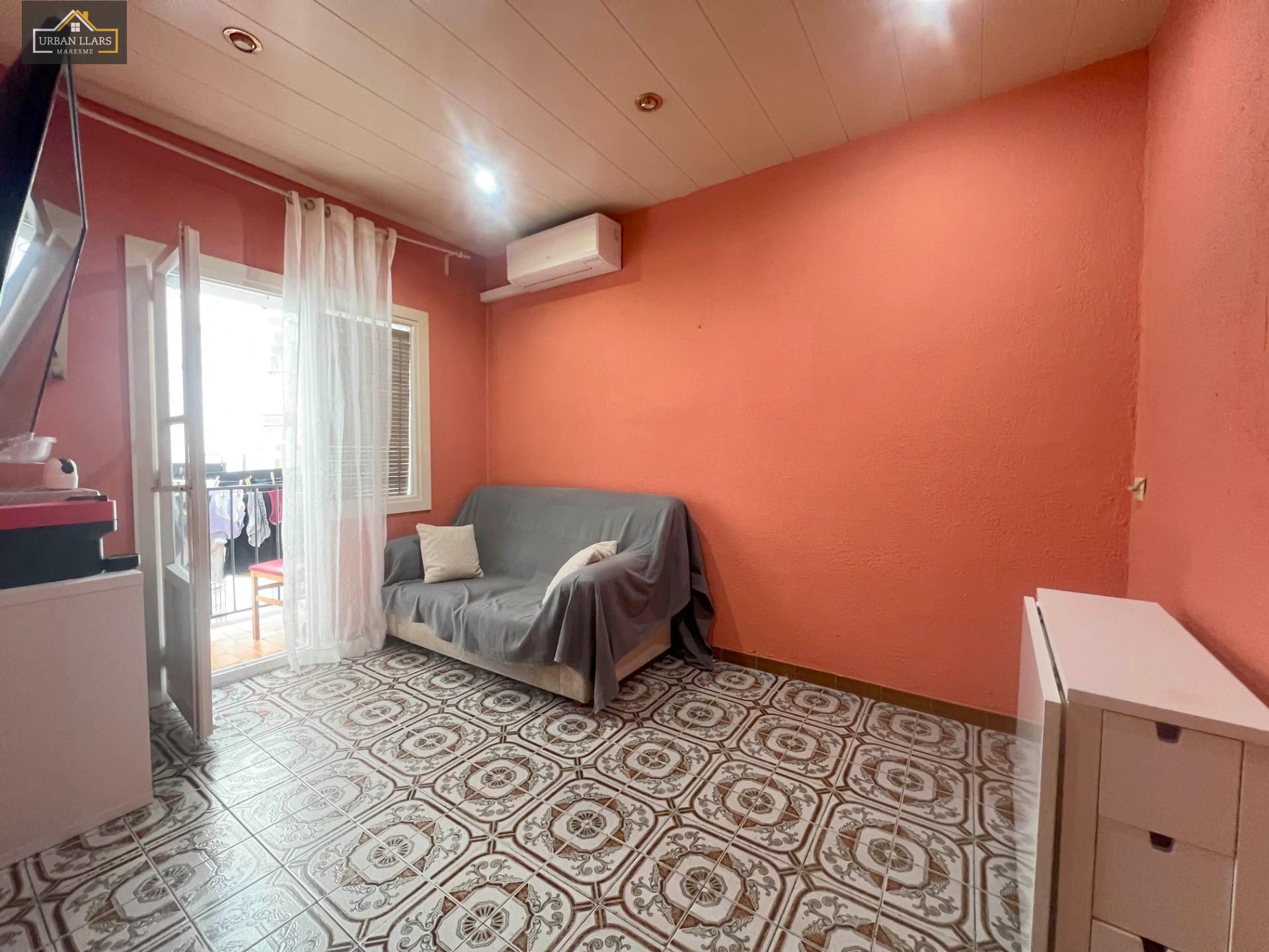 Dormitori de Àtic en venda en Badalona amb Aire condicionat, Terrassa i Balcó