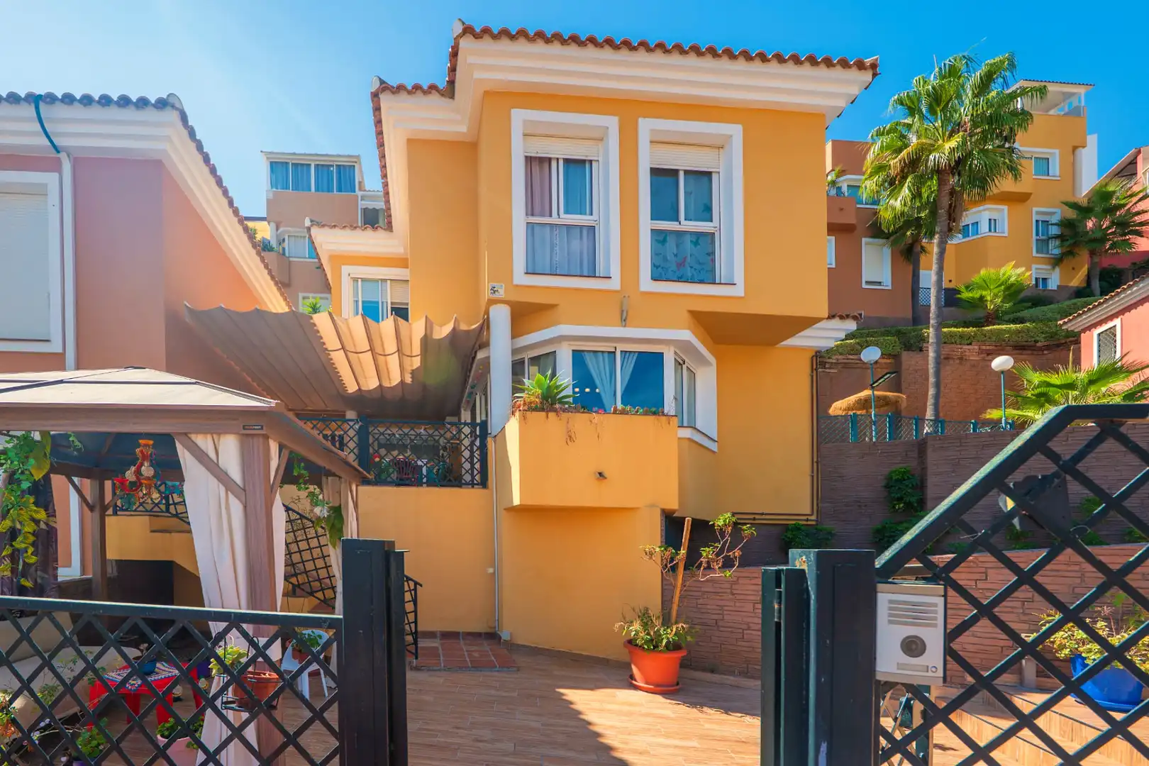 Casa bifamiliare con piscina in vendita a La Capellanía - El Higuerón