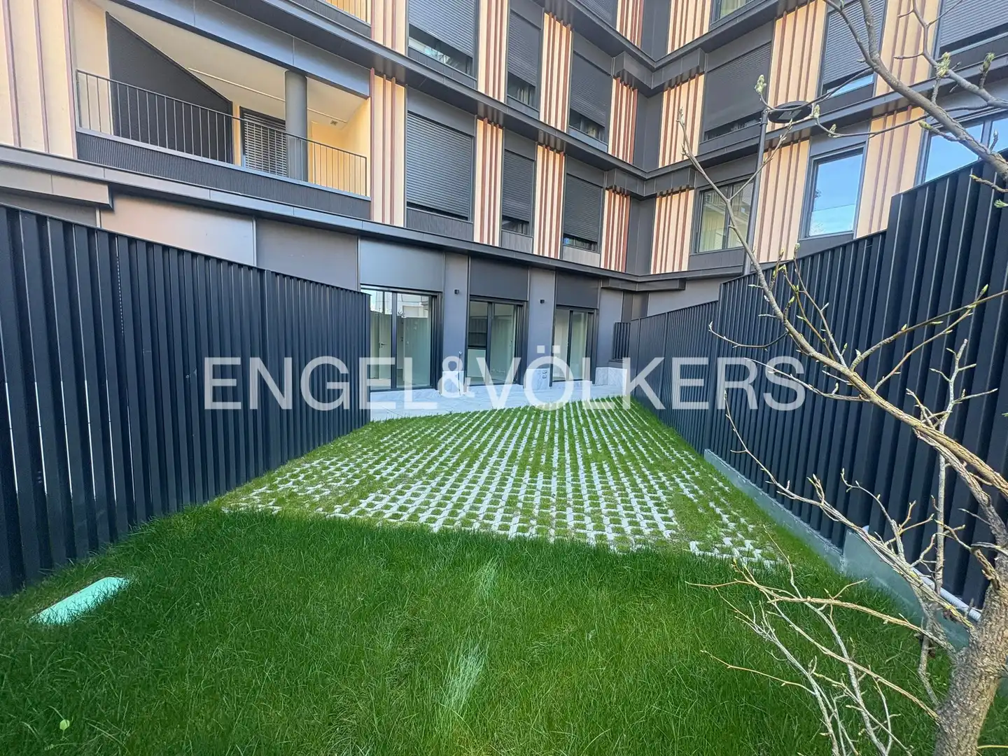 Terrassa de Pis de lloguer en Madrid amb Aire condicionat, Calefacció i Jardí privat