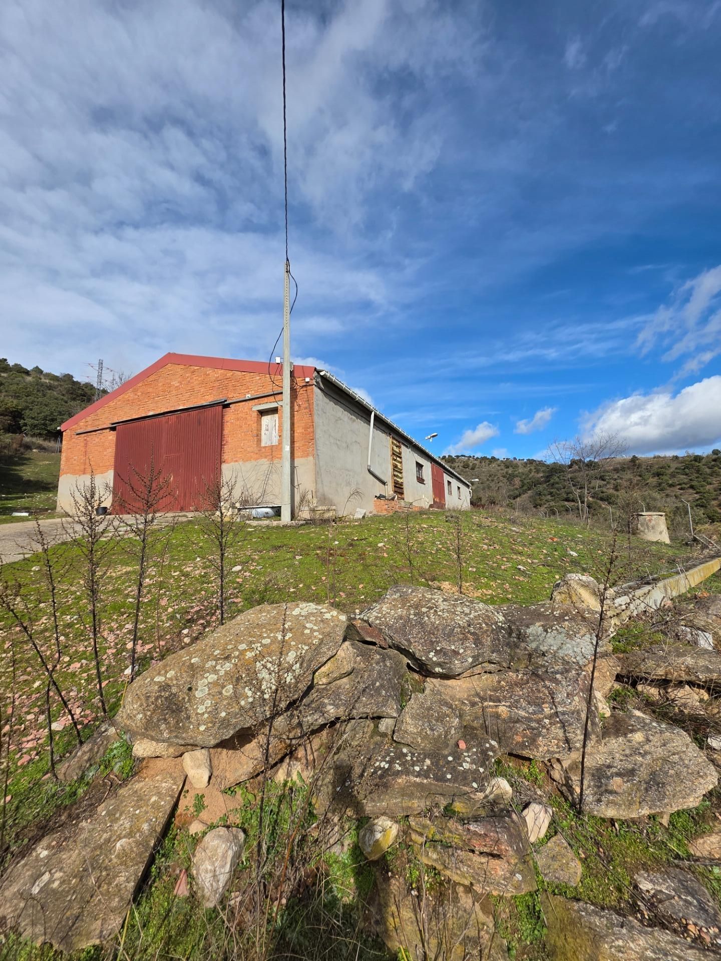 Vista exterior de Nau industrial de lloguer en Cabanillas de la Sierra