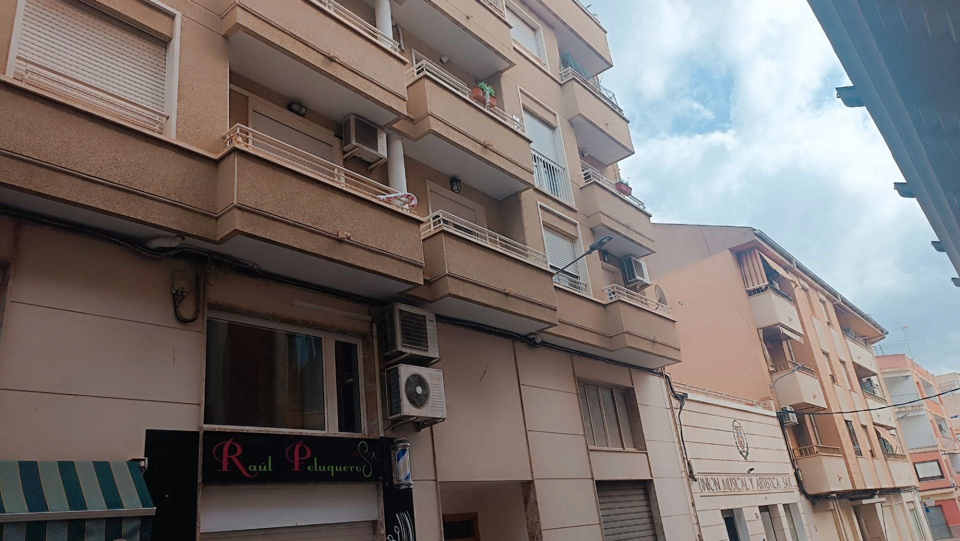 Vista exterior de Pis en venda en Sax amb Moblat i Balcó