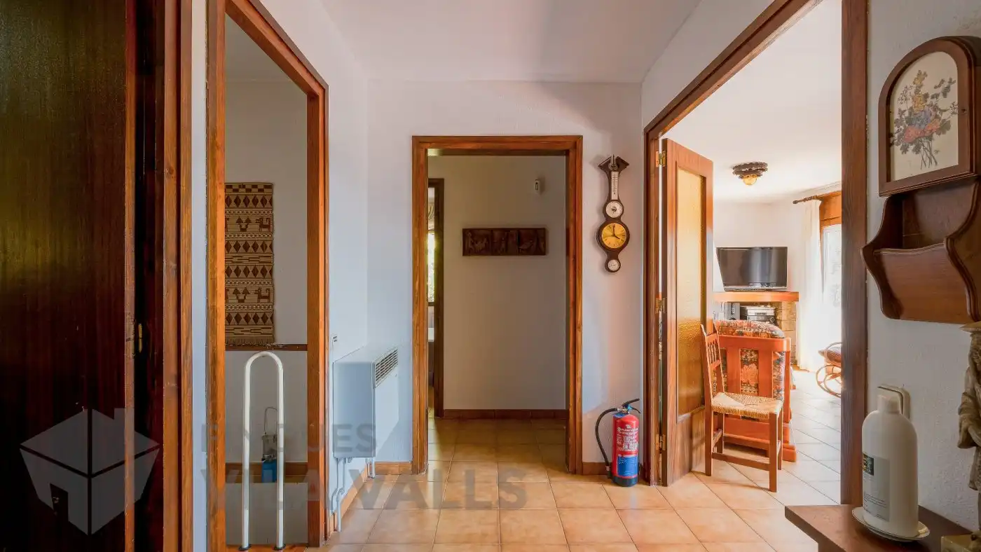 Haus oder Chalet zum Verkauf in Sant Quirze Safaja mit Privatgarten und Balkon