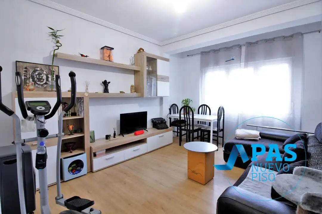 Sala de estar de Piso en venta en Torrelavega  con Terraza y Balcón