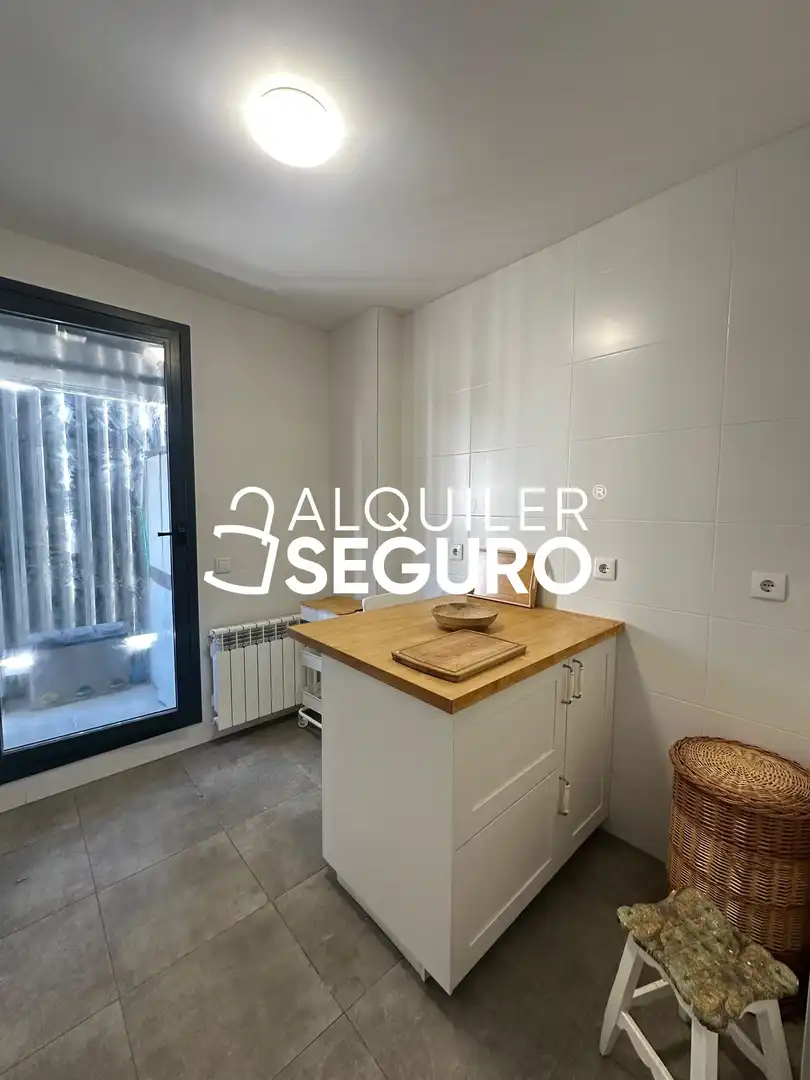 Cuina de Pis de lloguer en Madrid amb Aire condicionat, Calefacció i Terrassa