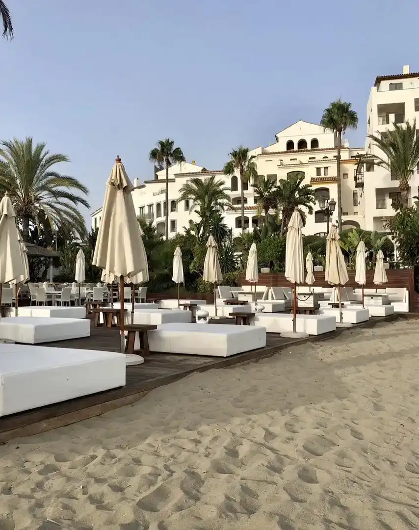 Terrasse von Erdgeschoss zur Miete in Marbella mit Klimaanlage und Schwimmbad