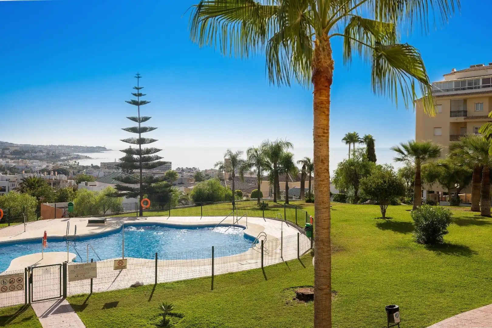 Swimming pool of Flat for sale in Mijas  with Air Conditioner, Terrace and Storage room