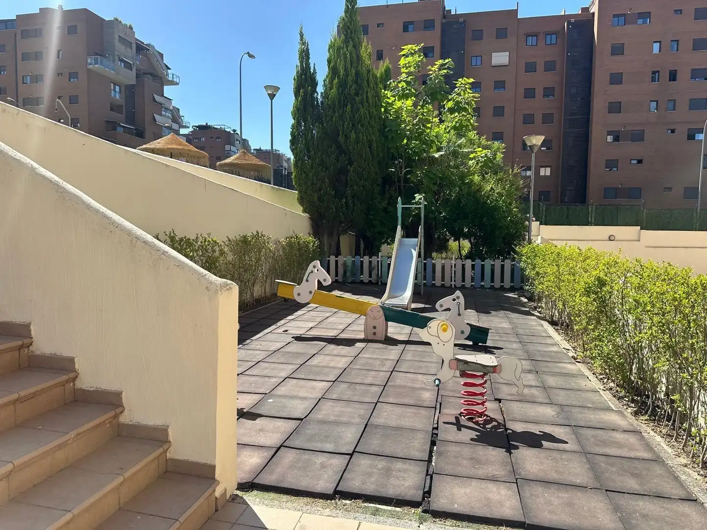 Jardí de Apartament de lloguer en Granada amb Aire condicionat, Calefacció i Moblat