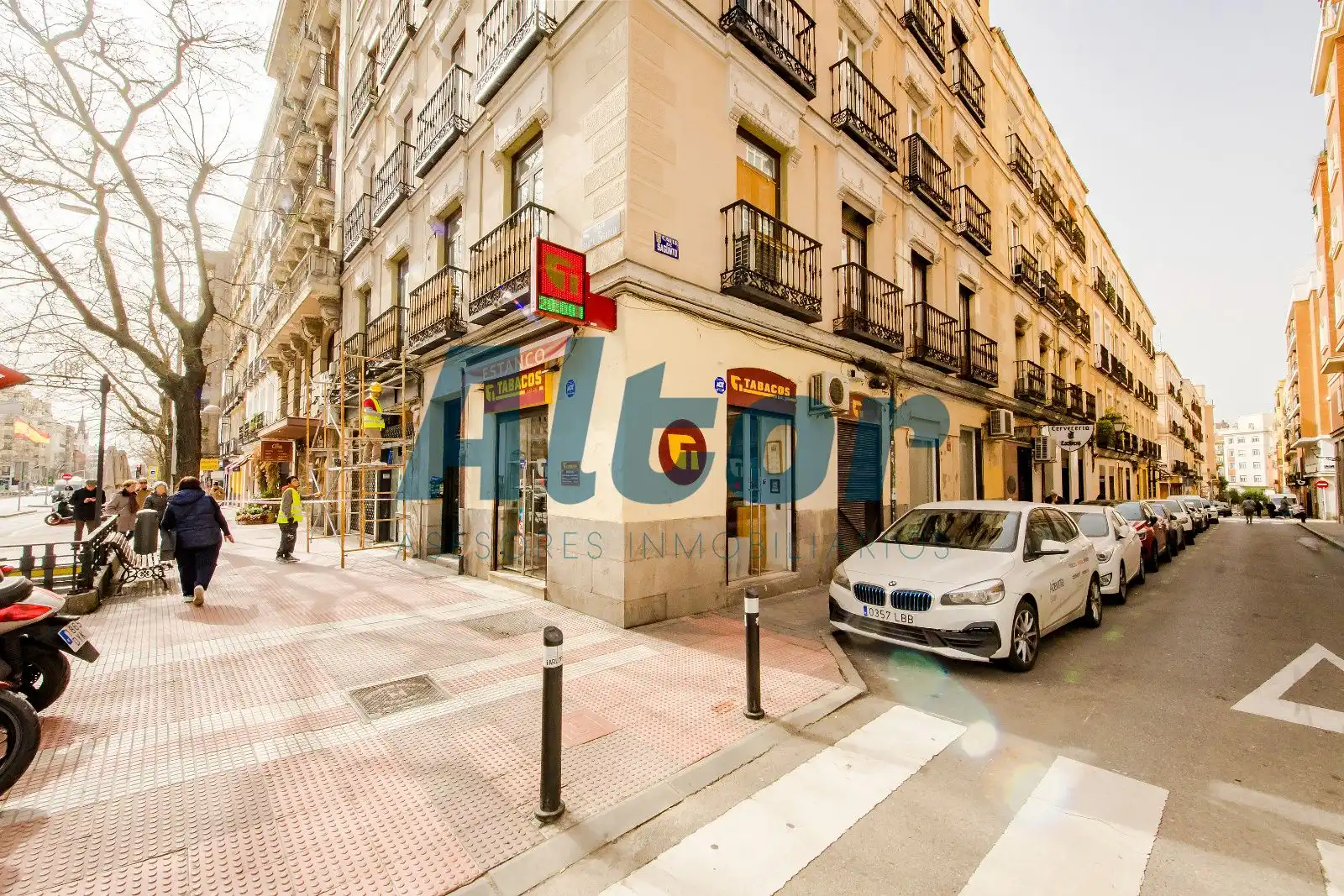 Vista exterior de Local en venta en Madrid