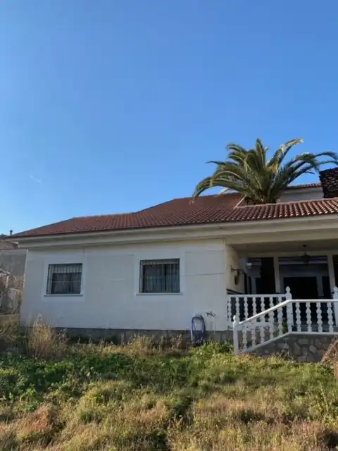 Vista exterior de Casa o chalet en venta en La Adrada  con Calefacción, Jardín privado y Trastero