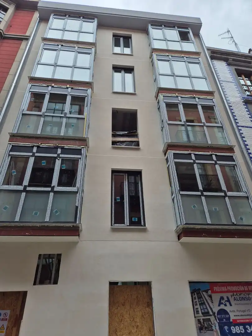 Vista exterior de Pis en venda en Gijón  amb Calefacció i Piscina